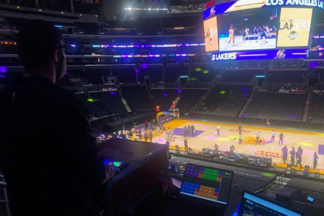 开云首页入口-空场比赛谁给球员们加油欢呼?走近NBA的“气氛组”