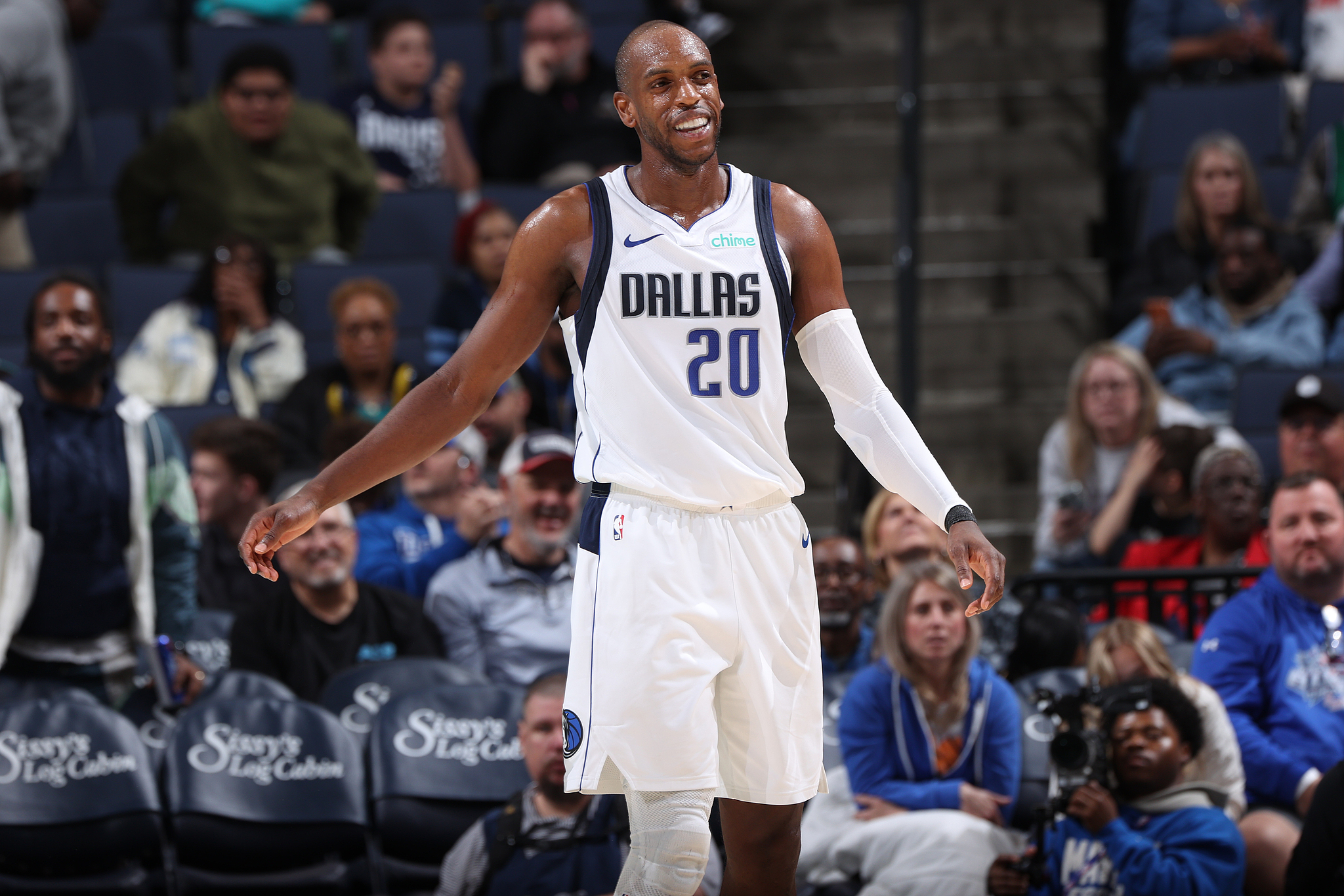 开云平台中国-米德尔顿35分创独行侠生涯得分新高 独行侠力克灰熊